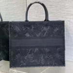 Borsa a tracolla grande Dior da donna, nera, con ricamo a farfalla in pizzo a D