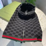 Écharpe unisexe Gucci en laine et soie jacquard GG - Noir