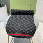 Écharpe unisexe Gucci en laine et soie jacquard GG - Noir