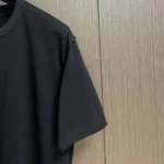 Louis Vuitton Herren Geprägtes LV T-Shirt-Schwarz 1AGIJ4