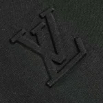 Louis Vuitton Herren Geprägtes LV T-Shirt-Schwarz 1AGIJ4