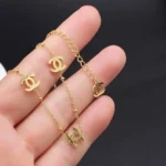 Collana lunga Chanel CC da donna in metallo