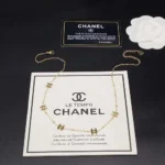 Collana lunga Chanel CC da donna in metallo