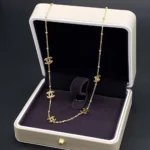 Collana lunga Chanel CC da donna in metallo