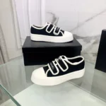 Chanel CC kardborrebandssneaker för kvinnor - svart