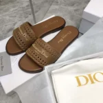 Dior Donna Pelle di vitello cammello con motivo microcannage traforato