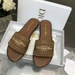 Dior Donna Pelle di vitello cammello con motivo microcannage traforato