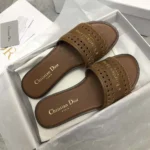 Dior Donna Pelle di vitello cammello con motivo microcannage traforato