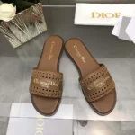 Dior Donna Pelle di vitello cammello con motivo microcannage traforato