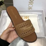Dior Donna Pelle di vitello cammello con motivo microcannage traforato