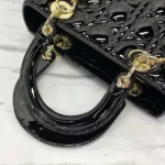 Borsa Dior da donna media Lady Dior in pelle di vitello verniciata nera Cannage M0565OWCB