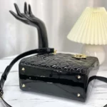 Borsa Dior da donna media Lady Dior in pelle di vitello verniciata nera Cannage M0565OWCB