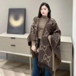 Capa reversible de cachemir Gucci Jumbo GG para mujer 7743084GABX9764