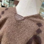 Capa reversible de cachemir Gucci Jumbo GG para mujer 7743084GABX9764