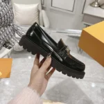 Mocasín plano Louis Vuitton LV District para mujer, negro, 1AGXI3