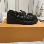 Mocasín plano Louis Vuitton LV District para mujer, negro, 1AGXI3