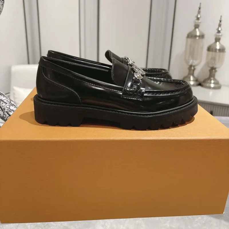 Louis Vuitton LV Women District Flat Loafer-Black 1AGXI3