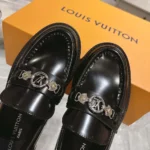 Mocasín plano Louis Vuitton LV District para mujer, negro, 1AGXI3