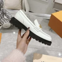 Louis Vuitton LV Women District Flat Loafer-White 1AGXIZ (1)