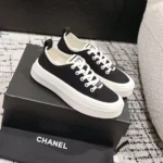 Sneaker con lacci da donna Chanel - Nero
