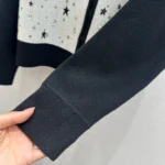 Dior Herr Bomberjacka Svart och Vit Kashmirblandad Stickad Jacka med Flerfärgat Dior Astralmotiv