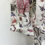 Blusa larga Dior para mujer, de muselina de algodón blanca con motivo multicolor Dior Cabinet de Curiosités