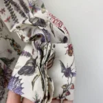Blusa larga Dior para mujer, de muselina de algodón blanca con motivo multicolor Dior Cabinet de Curiosités