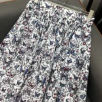 Gonna svasata di media lunghezza da donna Dior in mussola di cotone bianca con motivo papillon Toile de Jouy multicolore