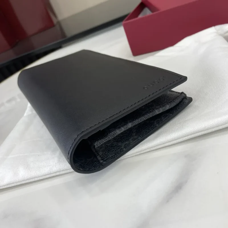 Gucci Unisex GG Emblem Bi Fold Embossed Card Case-Black 818953AAEQ81000