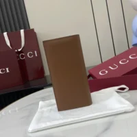 Gucci Unisex GG Emblem Bi Fold Embossed Card Case-Brown 818953AAEQ72747 (1)
