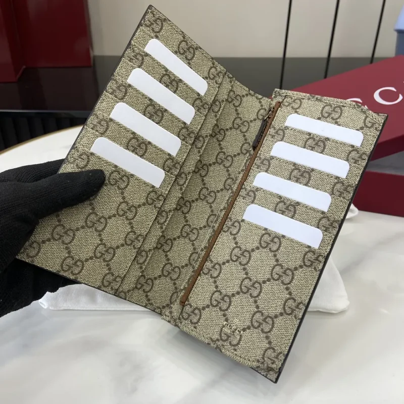 Gucci Unisex GG Emblem Bi Fold Embossed Card Case-Brown 818953AAEQ72747