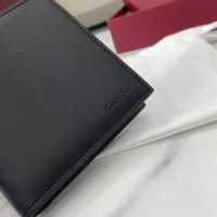 Gucci Unisex GG Emblem Bi Fold Embossed Wallet-Black (1)