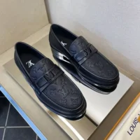 Louis Vuitton LV Men Major Loafer in Calf Leather-Black (1)