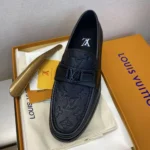 Louis Vuitton LV Men Major Loafer in Calf Leather-Black