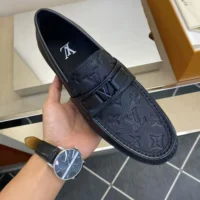 Louis Vuitton LV Men Major Loafer in Calf Leather-Black (1)