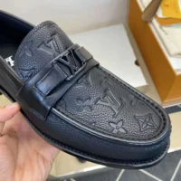 Louis Vuitton LV Men Major Loafer in Calf Leather-Black (1)