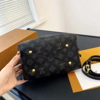 Louis Vuitton LV Women Bella Bucket Bag in Mahina Calfskin Leather-Black (1)