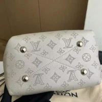 Louis Vuitton LV Women Bella Bucket Bag in Mahina Calfskin Leather-Silver (1)