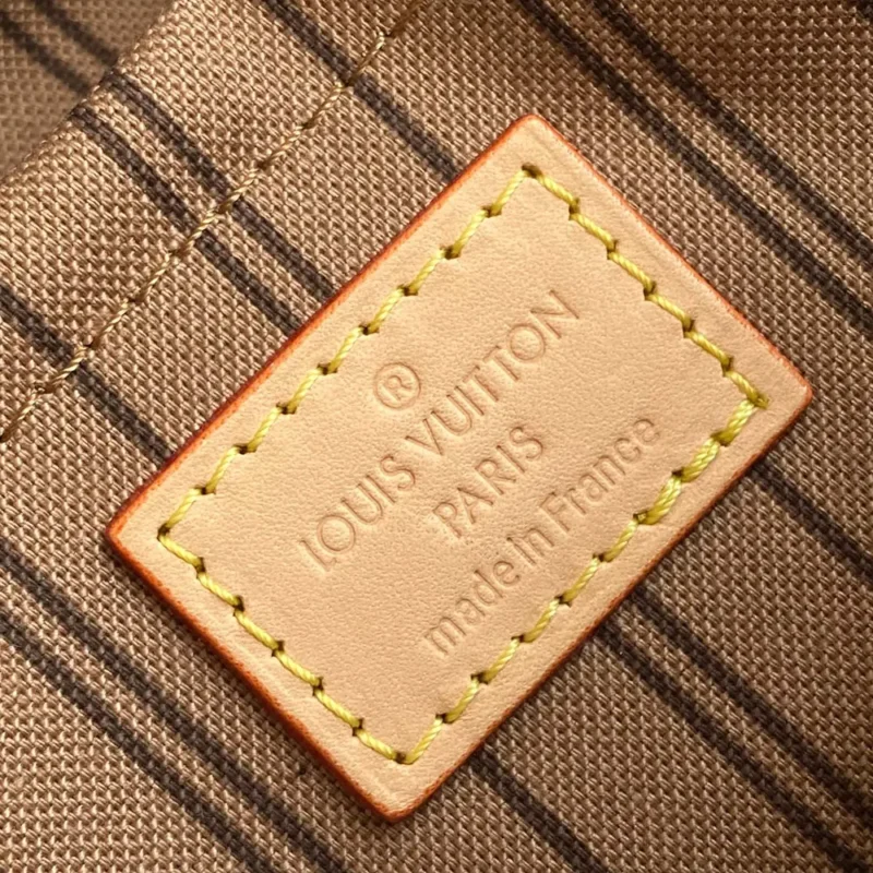 Louis Vuitton LV Women Piano in Cowhide-leather Trim M12095Louis Vuitton LV Women Piano in Cowhide-leather Trim M12095