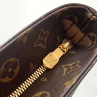 Louis Vuitton LV Women Piano in Cowhide-leather Trim M12095 (1)