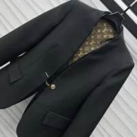 Louis Vuitton Women Collarless Chain Detail Blazer 1AGPG9 (1)