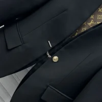 Louis Vuitton Women Collarless Chain Detail Blazer 1AGPG9 (1)