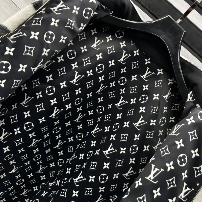 Louis Vuitton Women Double Face Check Cape 1AGPE9