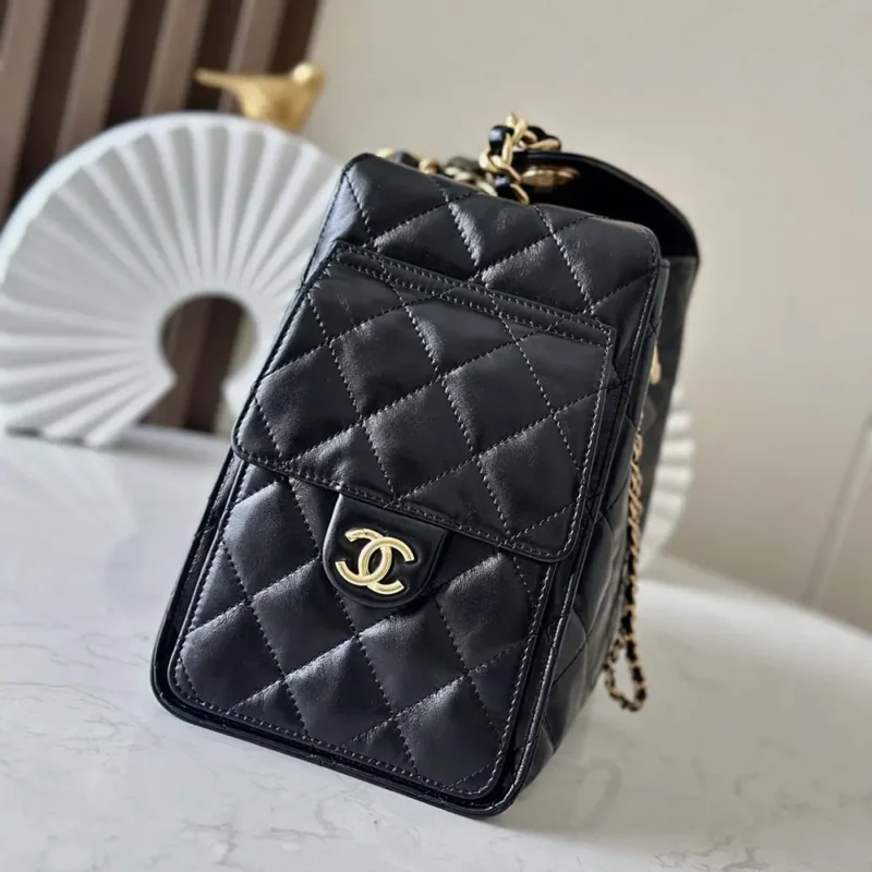 Chanel Women 25 Medium Handbag Grained Calfskin Gold Tone Metal AS5311