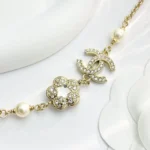 Bracciale Chanel da donna in metallo, perle di vetro e strass ABF382