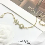 Bracciale Chanel da donna in metallo, perle di vetro e strass ABF382