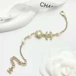 Bracciale Chanel da donna in metallo, perle di vetro e strass ABF382