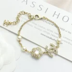 Bracciale Chanel da donna in metallo, perle di vetro e strass ABF382