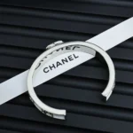 Chanel Damen Manschette Metall Harz Strass ABE820B19204