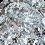 Sac à rabat Chanel pour femme en métal argenté à paillettes AS4561